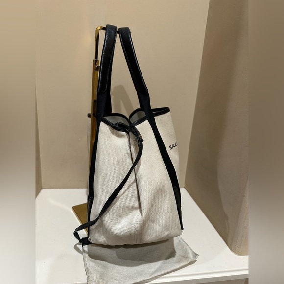 Balenciaga Cabas Black Tote w/pouch - Picture 2 of 14